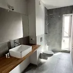 Pod Zaglami *
