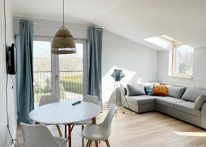 Pod Zaglami * Dziwnówek