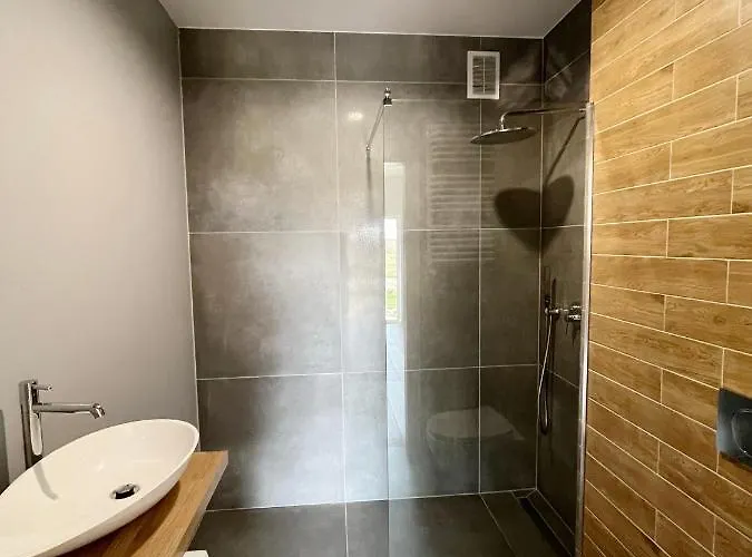 Pod Zaglami Dziwnówek