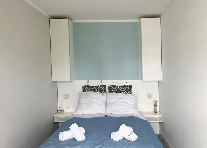 Pod Zaglami * Dziwnówek